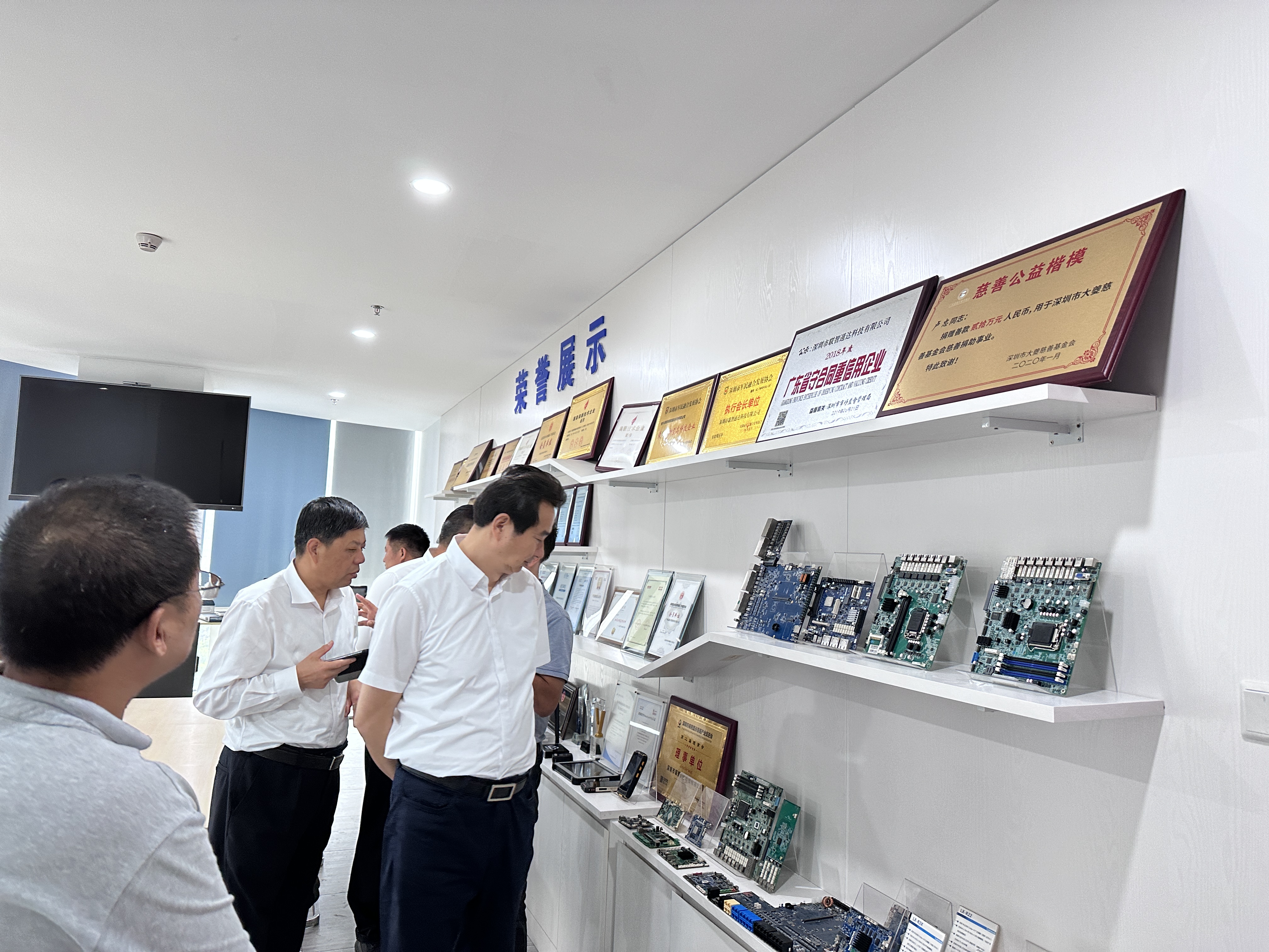 熱烈歡迎陜西省銅川市領導蒞臨我司參觀指導(圖4) 熱烈歡迎陜西省銅川市領導蒞臨我司參觀指導(圖4)