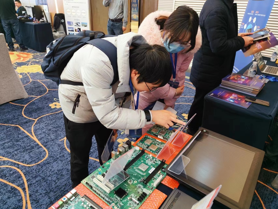 騰瓏靈動 賦智未來——高能計(jì)算機(jī)受邀參展2023飛騰嵌入式賦能培訓(xùn)大會成都站(圖6) c000853efa4c7c00d6b54bad07aa5c0.jpg